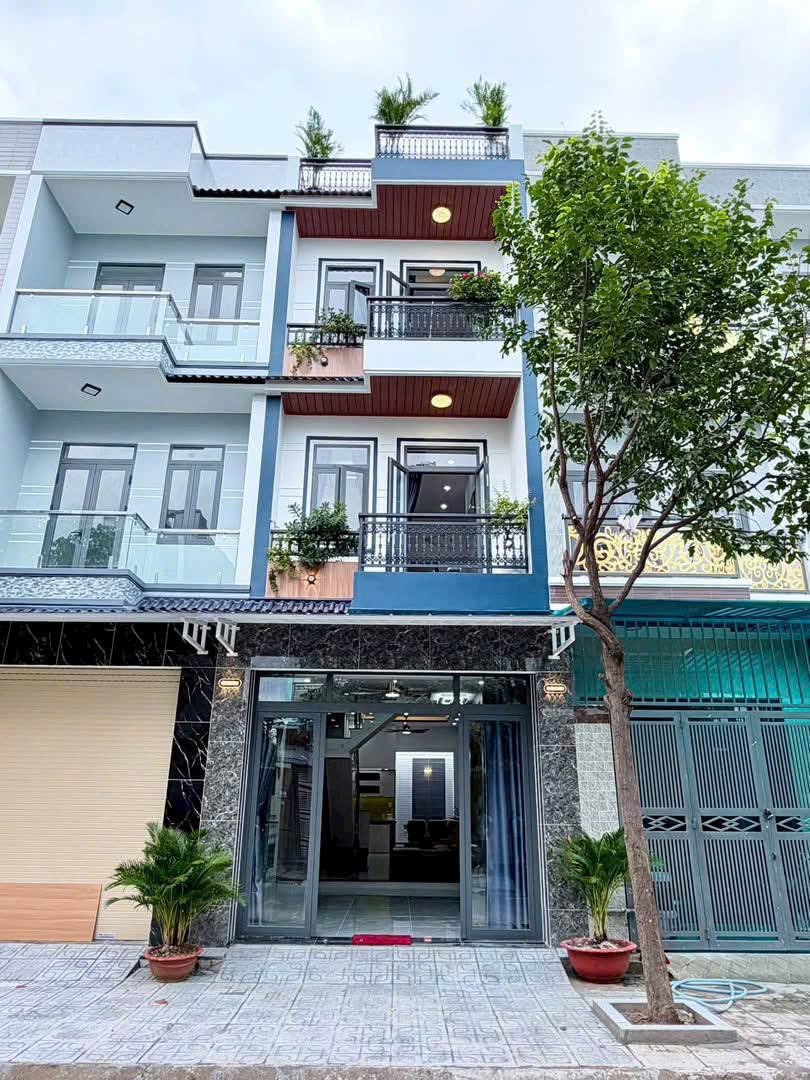 Bán Nhà Phố 1 Trệt 2 Lầu Tại Phường Dĩ An, TP Dĩ An - Diện Tích 60m² Có Sân Ô Tô 7 Chỗ